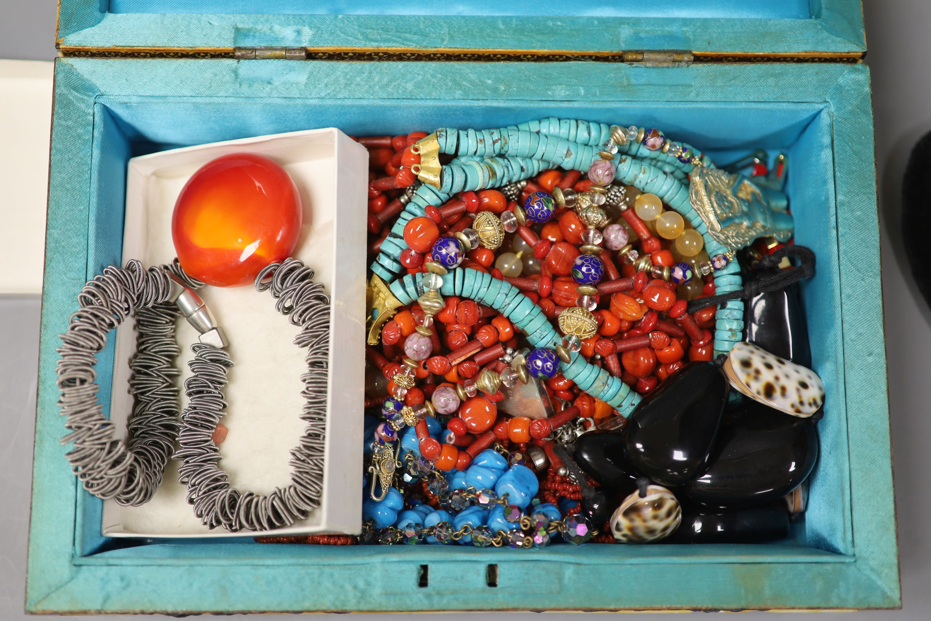 A quantity of costume jewellery in a Certosina ware box